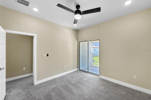 Townhouse in Davenport, Florida 4 bedrooms, 206.61 sq.m. № 2208029 - photo 24