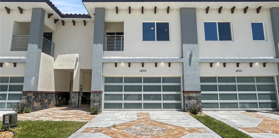 Townhouse in Davenport, Florida 4 bedrooms, 206.61 sq.m. № 2208029