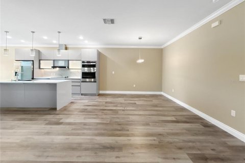 Townhouse in Davenport, Florida 4 bedrooms, 206.61 sq.m. № 2208029 - photo 3