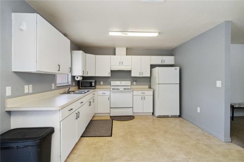 House in Port Charlotte, Florida 3 bedrooms, 103.31 sq.m. № 1656910 - photo 11