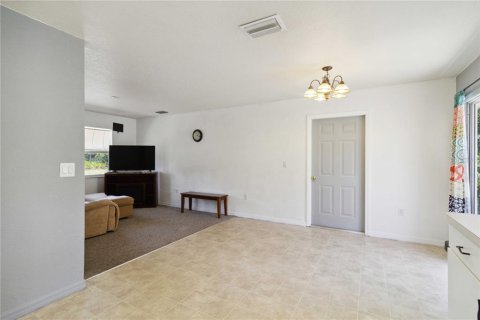 House in Port Charlotte, Florida 3 bedrooms, 103.31 sq.m. № 1656910 - photo 5