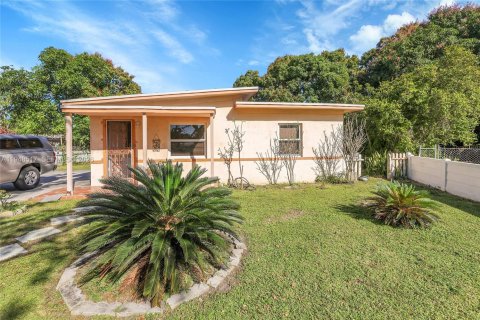 Villa ou maison à vendre à North Miami, Floride: 2 chambres, 69.68 m2 № 2004491 - photo 17