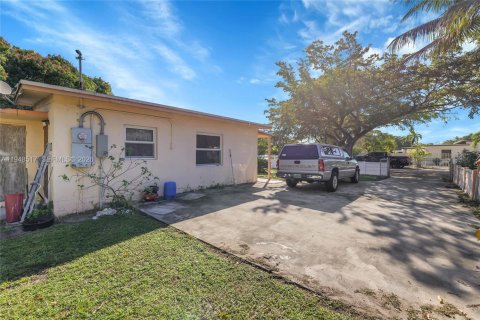 Villa ou maison à vendre à North Miami, Floride: 2 chambres, 69.68 m2 № 2004491 - photo 24
