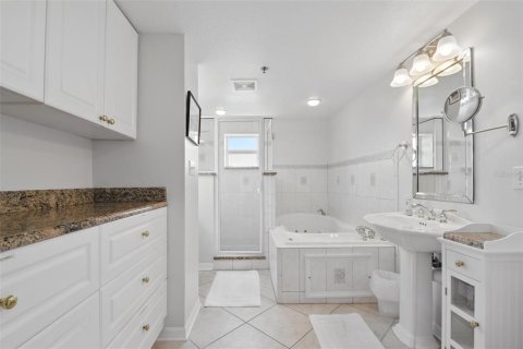 Condo in New Smyrna Beach, Florida, 3 bedrooms  № 1740903 - photo 14