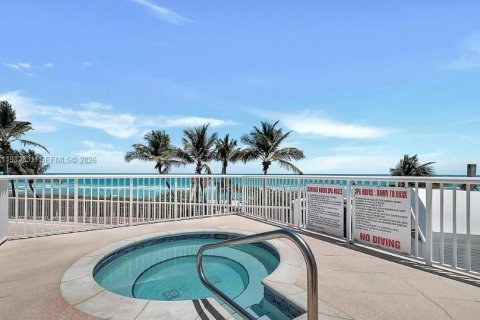 Condo in Miami Beach, Florida, 1 bedroom  № 2049276 - photo 29