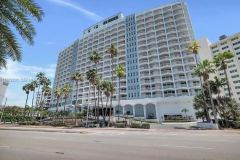 Condo in Miami Beach, Florida, 1 bedroom  № 2049276 - photo 18