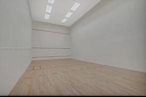 Condo in Miami Beach, Florida, 1 bedroom  № 2049276 - photo 25