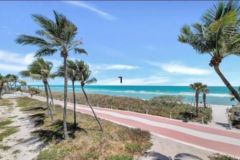 Condo in Miami Beach, Florida, 1 bedroom  № 2049276