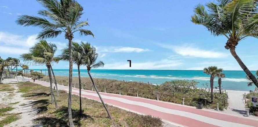 Condo in Miami Beach, Florida, 1 bedroom  № 2049276