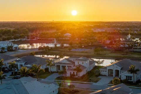 House in Lakewood Ranch, Florida 5 bedrooms, 395.3 sq.m. № 2284668 - photo 4