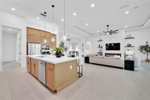 House in Lakewood Ranch, Florida 5 bedrooms, 395.3 sq.m. № 2284668 - photo 17