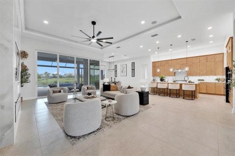 House in Lakewood Ranch, Florida 5 bedrooms, 395.3 sq.m. № 2284668 - photo 10