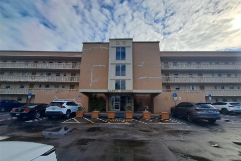 Снять в аренду кондоминиум в Купер-Сити, Флорида 1 спальня, 82.87м2, № 2028635 - фото 17