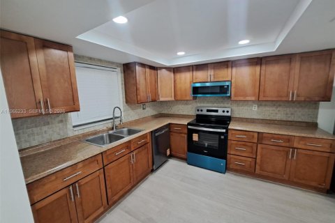 Снять в аренду кондоминиум в Купер-Сити, Флорида 1 спальня, 82.87м2, № 2028635 - фото 2