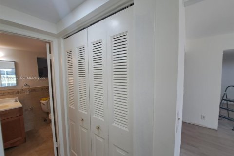 Снять в аренду кондоминиум в Купер-Сити, Флорида 1 спальня, 82.87м2, № 2028635 - фото 7