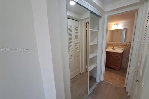 Снять в аренду кондоминиум в Купер-Сити, Флорида 1 спальня, 82.87м2, № 2028635 - фото 8