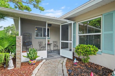 House in Saint Petersburg, Florida 2 bedrooms, 134.06 sq.m. № 2217114 - photo 3