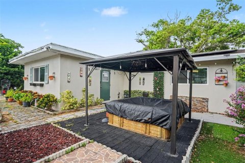 House in Saint Petersburg, Florida 2 bedrooms, 134.06 sq.m. № 2217114 - photo 23