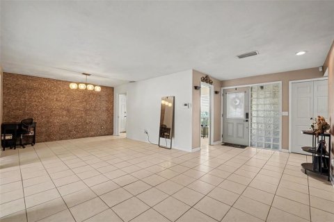 House in Saint Petersburg, Florida 2 bedrooms, 134.06 sq.m. № 2217114 - photo 5