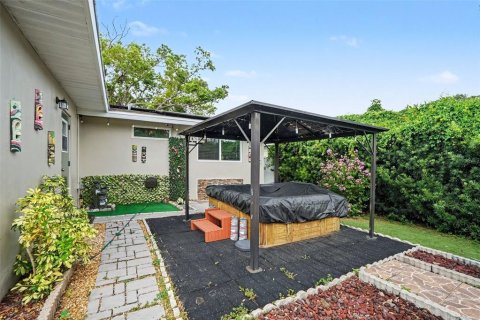 House in Saint Petersburg, Florida 2 bedrooms, 134.06 sq.m. № 2217114 - photo 24