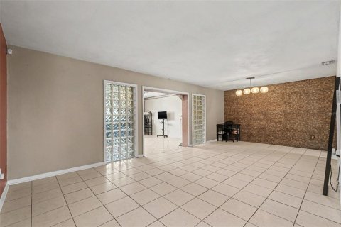 House in Saint Petersburg, Florida 2 bedrooms, 134.06 sq.m. № 2217114 - photo 6