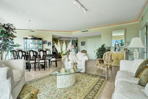 Condo in Aventura, Florida, 2 bedrooms № 2088890 - photo 5