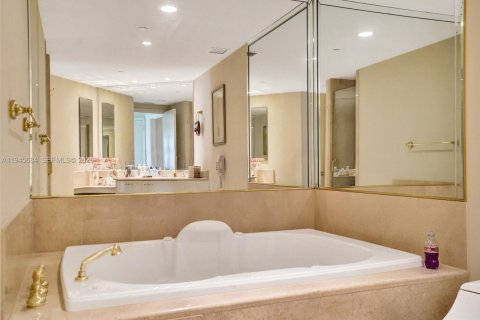 Condo in Aventura, Florida, 2 bedrooms № 2088890 - photo 27