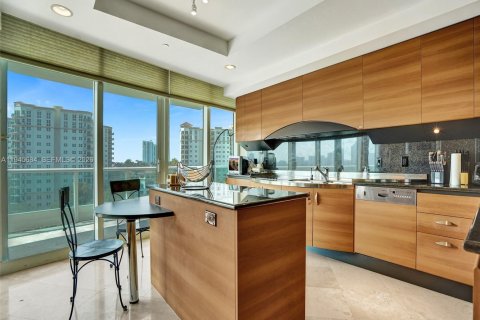 Condo in Aventura, Florida, 2 bedrooms № 2088890 - photo 13