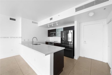 Condominio en venta en Miami, Florida, 2 dormitorios, 100.24 m2 № 2034520 - foto 3