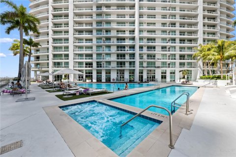 Condominio en venta en Miami, Florida, 2 dormitorios, 100.24 m2 № 2034520 - foto 28