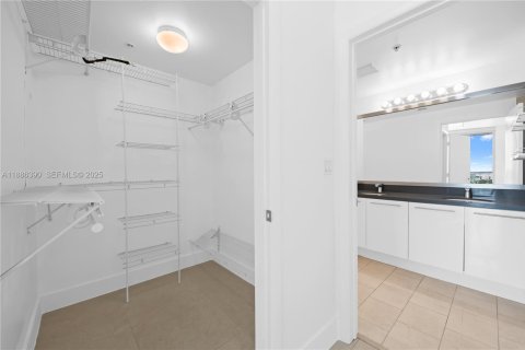 Condominio en venta en Miami, Florida, 2 dormitorios, 100.24 m2 № 2034520 - foto 13