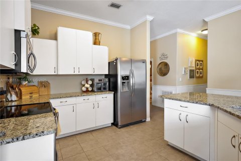 House in Vero Beach, Florida 4 bedrooms, 222.22 sq.m. № 1994179 - photo 8