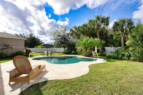 House in Vero Beach, Florida 4 bedrooms, 222.22 sq.m. № 1994179 - photo 30