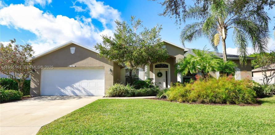 House in Vero Beach, Florida 4 bedrooms, 222.22 sq.m. № 1994179