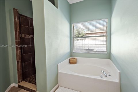 House in Vero Beach, Florida 4 bedrooms, 222.22 sq.m. № 1994179 - photo 18