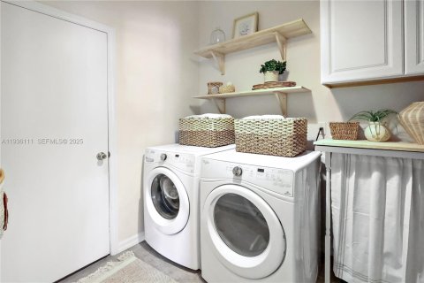 House in Vero Beach, Florida 4 bedrooms, 222.22 sq.m. № 1994179 - photo 24