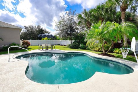 House in Vero Beach, Florida 4 bedrooms, 222.22 sq.m. № 1994179 - photo 27