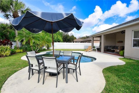 House in Vero Beach, Florida 4 bedrooms, 222.22 sq.m. № 1994179 - photo 28