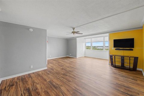 Condominio en venta en Clearwater, Florida, 1 dormitorio, 52.49 m2 № 2196412 - foto 11