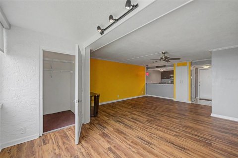 Condominio en venta en Clearwater, Florida, 1 dormitorio, 52.49 m2 № 2196412 - foto 19