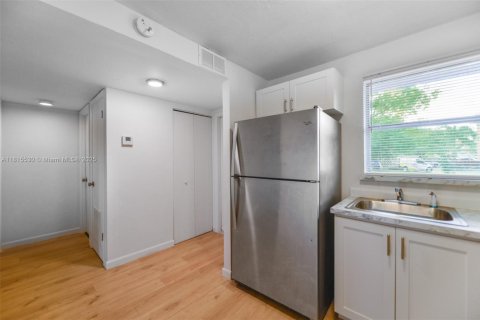 Купить кондоминиум в Санрайз, Флорида 1 спальня, 59.46м2, № 1768432 - фото 12