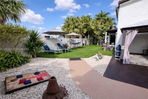 Villa ou maison à vendre à Miami, Floride: 4 chambres, 199.37 m2 № 1998392 - photo 2