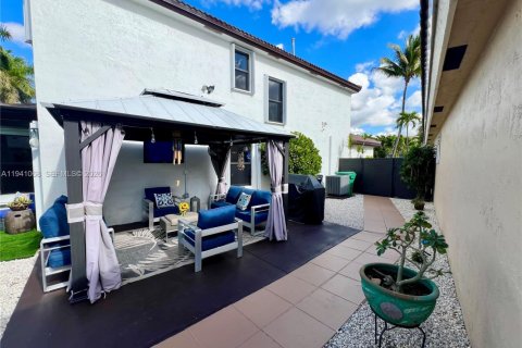 Villa ou maison à vendre à Miami, Floride: 4 chambres, 199.37 m2 № 1998392 - photo 3