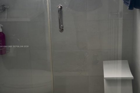 Villa ou maison à vendre à Miami, Floride: 4 chambres, 199.37 m2 № 1998392 - photo 17