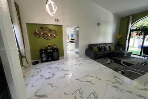 Villa ou maison à vendre à Miami, Floride: 4 chambres, 199.37 m2 № 1998392 - photo 11