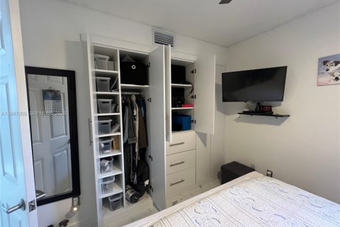 Villa ou maison à vendre à Miami, Floride: 4 chambres, 199.37 m2 № 1998392 - photo 14