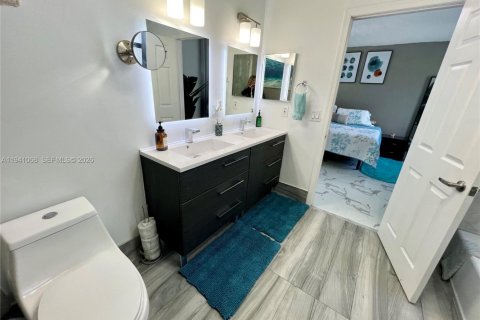 Villa ou maison à vendre à Miami, Floride: 4 chambres, 199.37 m2 № 1998392 - photo 27