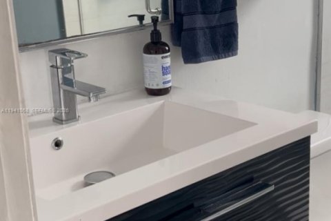 Villa ou maison à vendre à Miami, Floride: 4 chambres, 199.37 m2 № 1998392 - photo 16