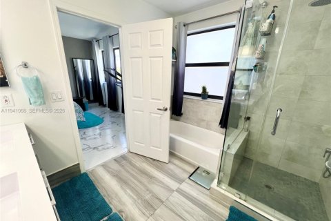 Villa ou maison à vendre à Miami, Floride: 4 chambres, 199.37 m2 № 1998392 - photo 28