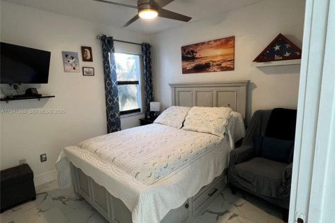 Villa ou maison à vendre à Miami, Floride: 4 chambres, 199.37 m2 № 1998392 - photo 13